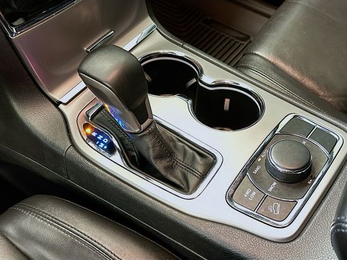 Used 2021 Jeep Grand Cherokee Limited AWD/4WD image 25