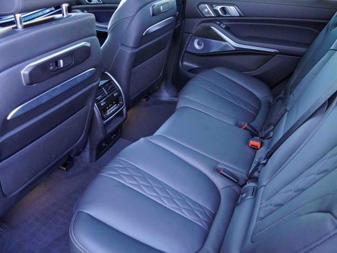 Certified 2025 BMW X7 M60i image 36