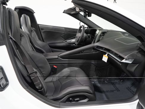 Used 2026 Chevrolet Corvette Stingray Convertible w/ Z51 Performance Package RWD image 16