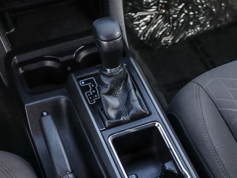 Used 2018 Toyota Tacoma TRD Sport w/ Technology Package image 20