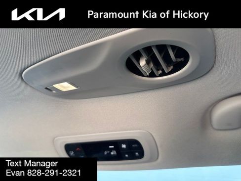 Used 2024 Chrysler Pacifica Touring-L FWD image 15
