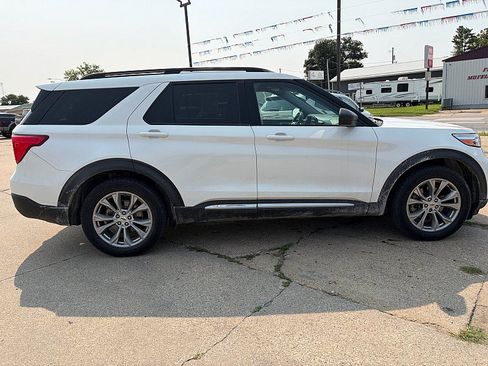 Used 2021 Ford Explorer XLT w/ Equipment Group 202A AWD/4WD image 7