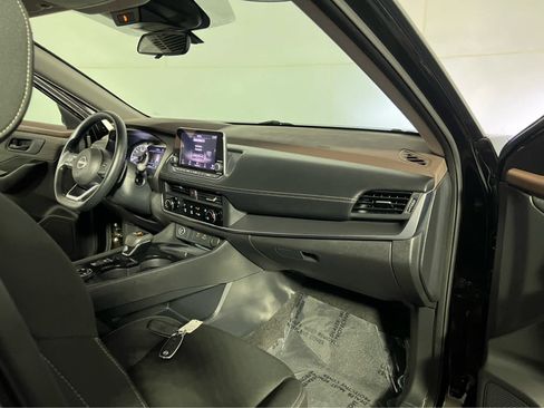 Used 2023 Nissan Rogue S AWD/4WD image 27