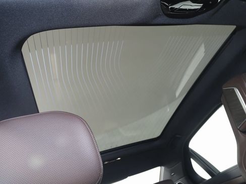 Used 2023 BMW 740i w/ Parking Assistance Package image 11