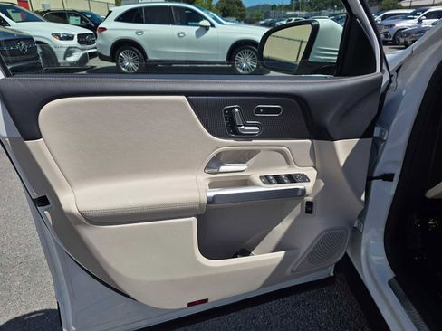 Used 2021 Mercedes-Benz GLB 250 4MATIC image 19