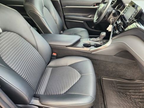 Used 2022 Toyota Camry SE image 12