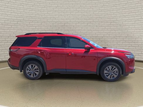 Used 2024 Nissan Pathfinder SV w/ Black Appearance Package FWD image 4