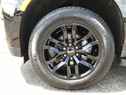 Certified 2023 GMC Yukon SLT w/ SLT Premium Package AWD/4WD image 24