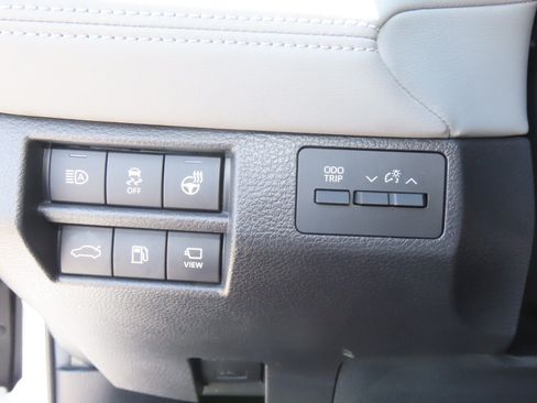 Used 2022 Toyota Avalon Limited w/ Advanced Safety Package FWD image 24