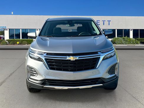 Used 2024 Chevrolet Equinox LT FWD image 2
