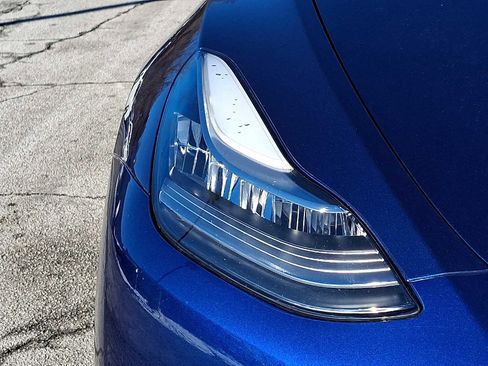 Used 2022 Tesla Model Y Long Range image 9