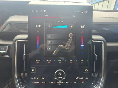 Used 2025 GMC Yukon Elevation w/ LPO, Elevation Black Package RWD image 17