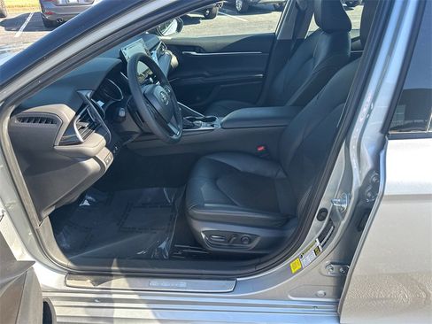 Used 2023 Toyota Camry XSE image 9