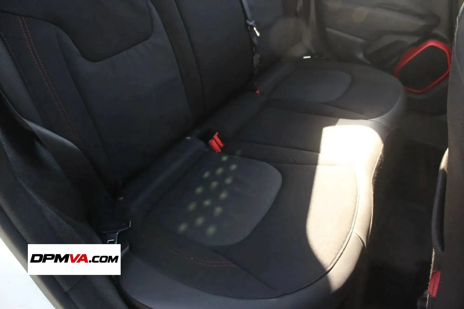 Used 2015 Jeep Renegade Trailhawk AWD/4WD image 17