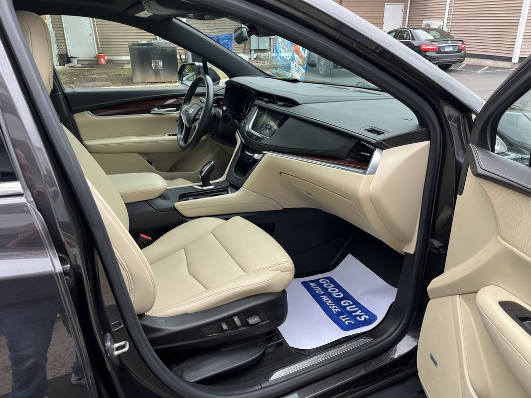 Used 2018 Cadillac XT5 Luxury w/ Driver Awareness Package AWD/4WD image 21