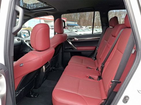 Used 2023 Lexus GX 460 Premium w/ Premium Package image 11