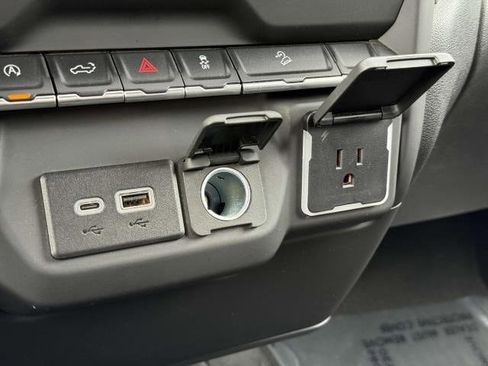 Used 2024 Chevrolet Silverado 1500 Custom Trail Boss w/ LPO, Dark Essentials Package image 29