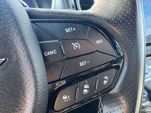 Used 2020 Chrysler Pacifica Limited w/ Advanced Safetytec Group FWD image 31