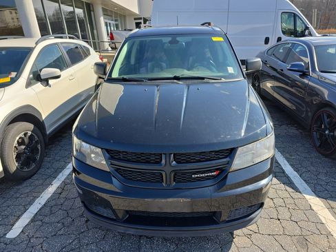 Used 2020 Dodge Journey SE w/ SE Popular Equipment Group image 2