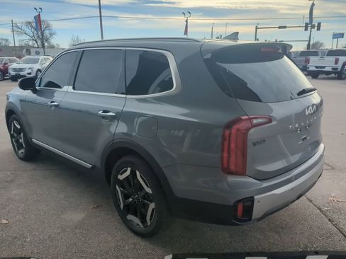 Used 2023 Kia Telluride S image 4