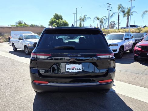 New 2026 Jeep Grand Cherokee Altitude image 4