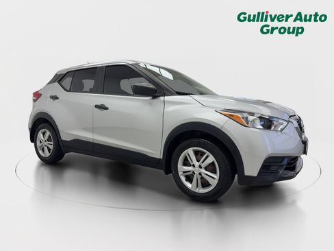 Used 2020 Nissan Kicks S FWD image 12