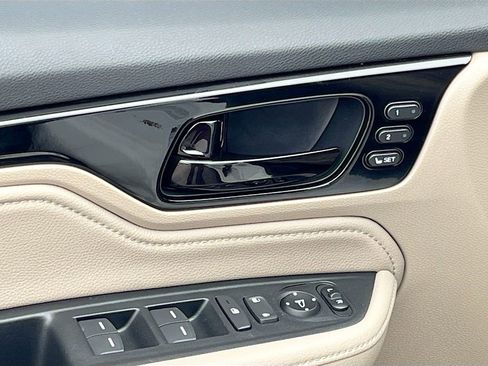 Used 2023 Honda Odyssey Touring image 18