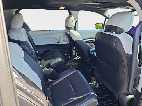 Used 2025 Toyota Sienna XSE AWD/4WD image 14