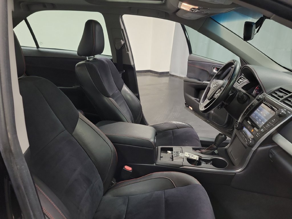 Used 2016 Toyota Camry XSE w/ Moonroof Package FWD image 32