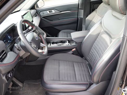 Certified 2025 Ford Explorer ST-Line image 4