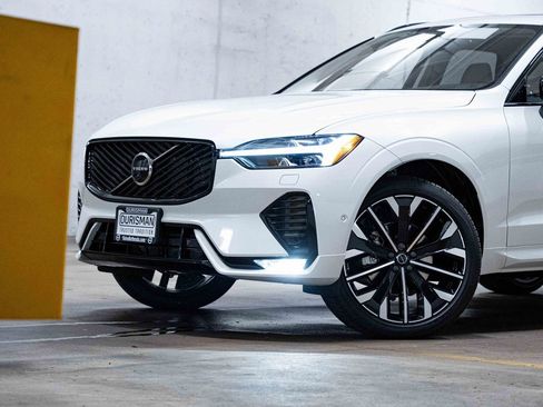 New 2026 Volvo XC60 B5 Ultra w/ Protection Package Premier image 2
