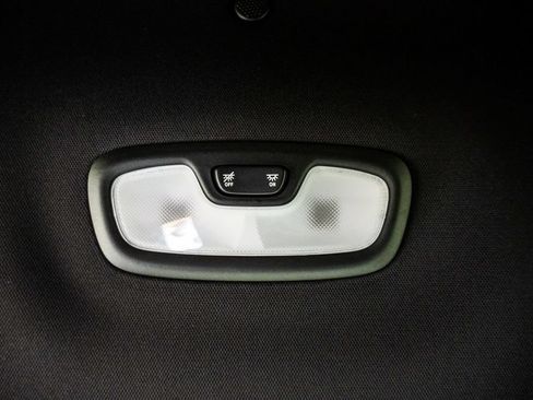 Used 2024 Chevrolet Trax RS w/ Sunroof Package FWD image 10