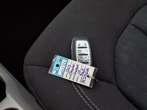 Used 2023 Chrysler Voyager LX image 23