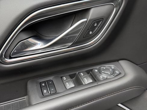 Used 2024 Chevrolet Suburban High Country image 14