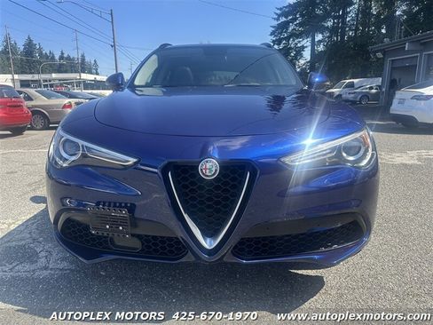 Used 2018 Alfa Romeo Stelvio Sport w/ Quick Order Package 22J Sport AWD/4WD image 2
