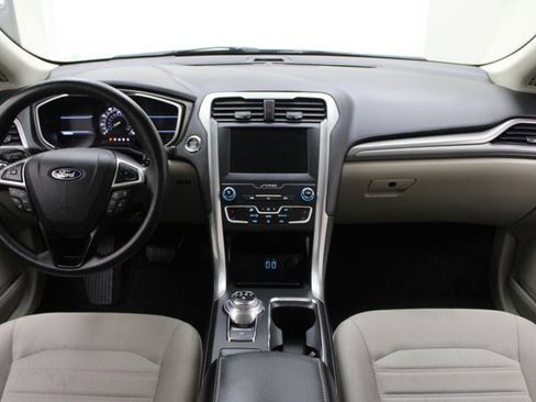 Certified 2019 Ford Fusion SE FWD image 5
