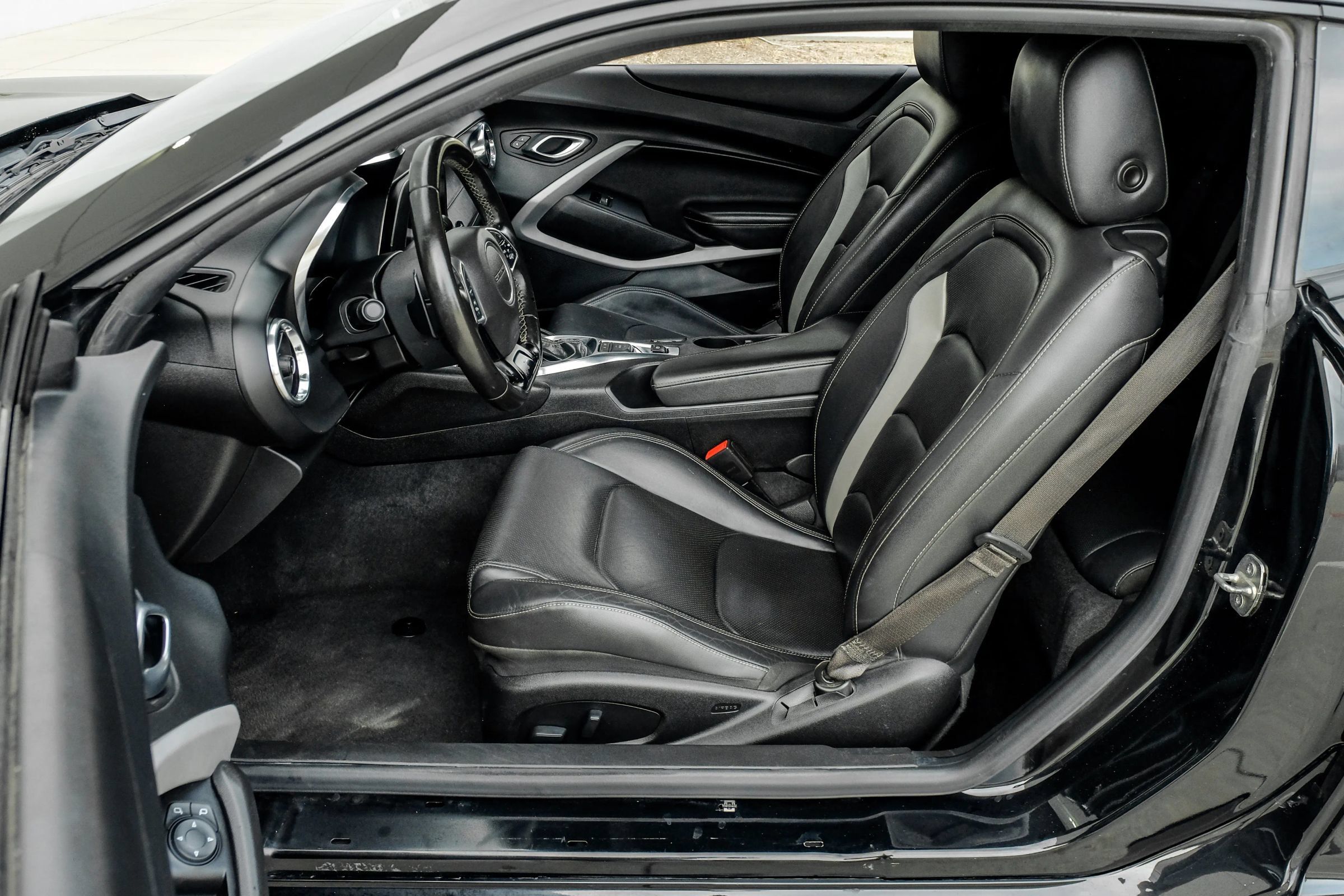 Used 2019 Chevrolet Camaro LT RWD image 19