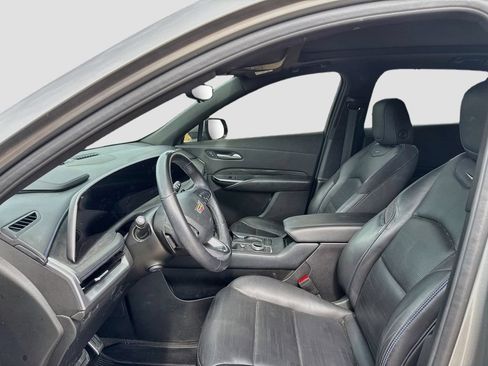 Used 2025 Cadillac XT4 Sport w/ LPO, Onyx Lite Package FWD image 10