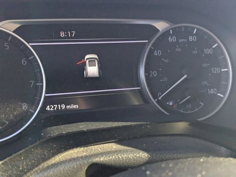 Certified 2023 Nissan Pathfinder SL w/ Lighting Package (N92) image 9