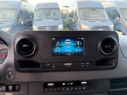 Used 2024 Mercedes-Benz Sprinter 2500 image 20