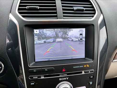 Used 2018 Ford Explorer Limited image 26