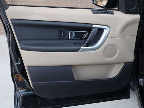 Used 2018 Land Rover Discovery Sport HSE image 15