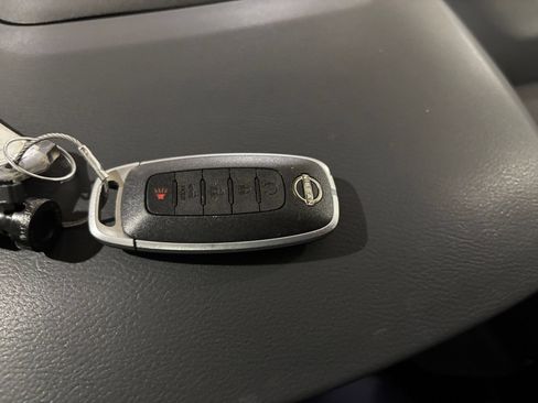 Used 2025 Nissan Rogue SV FWD image 26