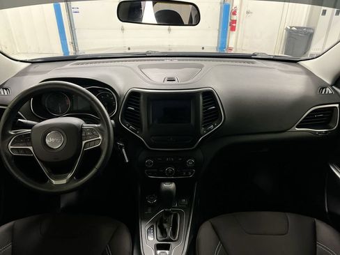 Used 2019 Jeep Cherokee Latitude w/ Popular Appearance Group image 10