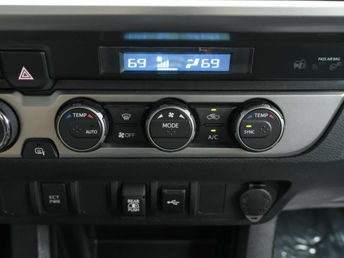 Used 2023 Toyota Tacoma SR5 AWD/4WD image 16