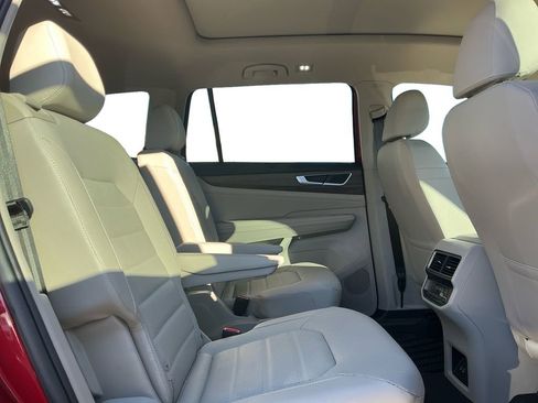 Used 2025 Volkswagen Atlas SEL image 19