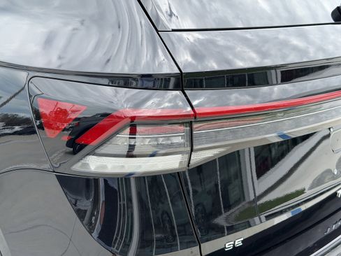 New 2026 Volkswagen Taos SE image 9