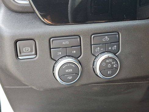 Used 2023 GMC Sierra 1500 Elevation image 25