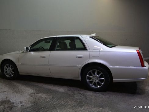 Used 2011 Cadillac DTS Luxury image 31