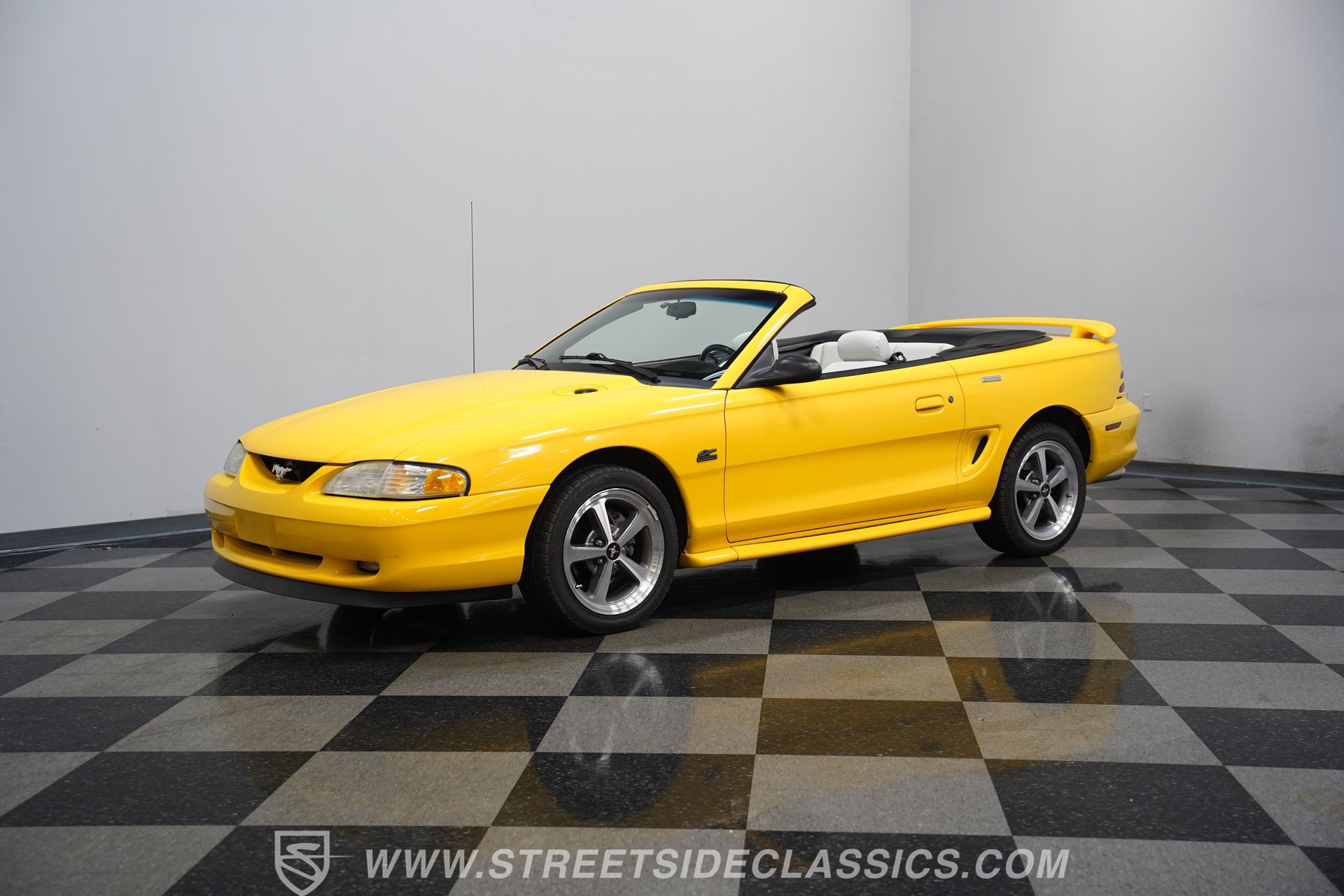 Used 1995 Ford Mustang GT RWD image 6